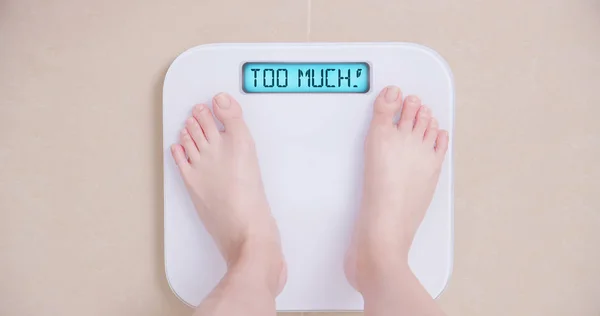 Lose weight concept with scale — Stock Photo, Image