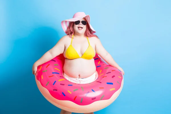 Fat asian girl in summer — Stock Photo, Image