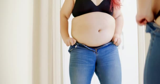 Gordura ásia menina com jeans — Vídeo de Stock