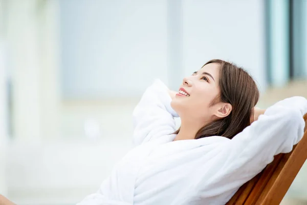 Woman enjoy her holidays — Stock Photo, Image