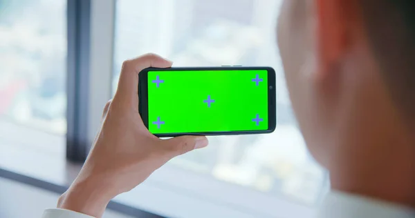 Vise mobiltelefon grønn skjerm – stockfoto