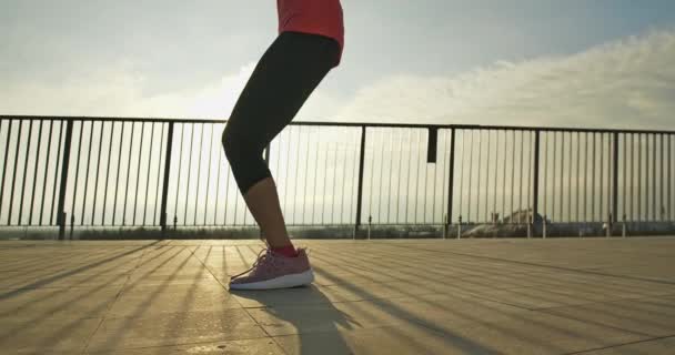 Mulher esporte e corda pulando — Vídeo de Stock