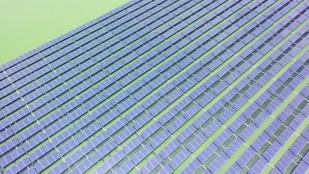 Paneles solares disparados por dron — Vídeos de Stock