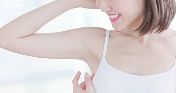 Woman smile happily with armpit — Stock Photo, Image