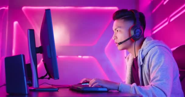 Junge asiatische Cyber-Sport-Spieler — Stockvideo
