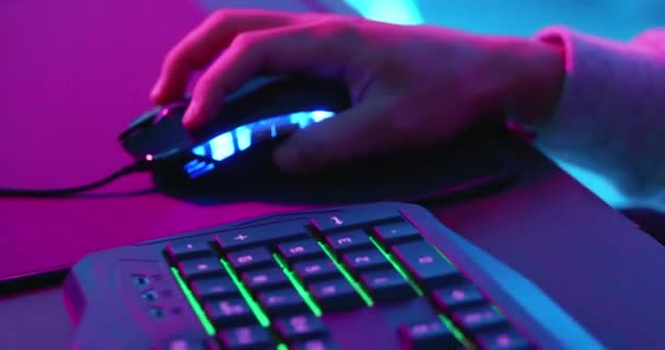 Teclado de prensa de gamer deporte cibernético — Vídeos de Stock