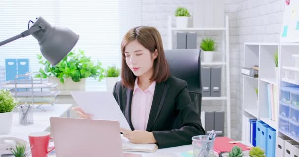 Asian business woman smile — Stock Video