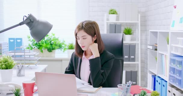 Asian business woman smile — Stock Video