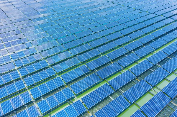 Paneles solares disparados por dron —  Fotos de Stock