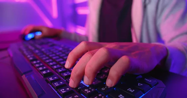 Teclado de prensa de gamer deporte cibernético — Foto de Stock