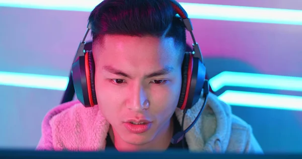 Jeune asiatique cyber sport gamer — Photo