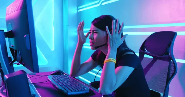 Esport gamer girl ist wütend — Stockfoto