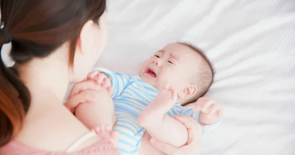 Mãe com seu bebê — Fotografia de Stock