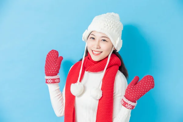 Aziatische vrouw dragen winter kleding — Stockfoto