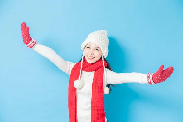 Asian woman wear winter clothes — Stock Photo, Image