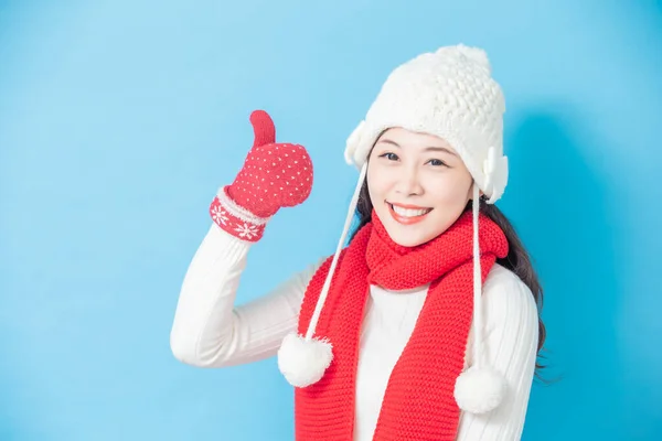Mulher asiática usar roupas de inverno — Fotografia de Stock