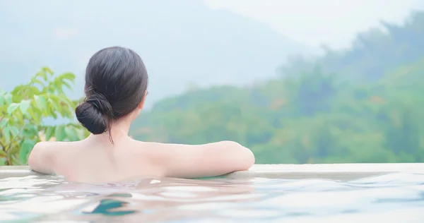 Asian woman enjoy hot spring — Stock Photo, Image