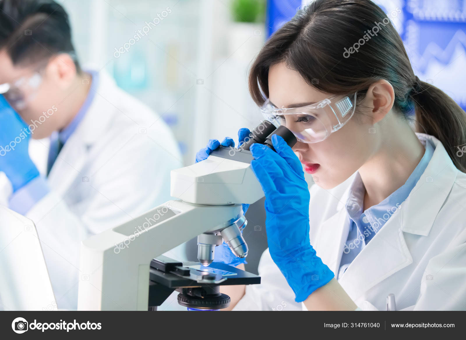 Asiatique Scientifique Utiliser Microscope Image Libre De Droit Par Ryanking999 C Asiatique Scientifique Utiliser Microscope Image Libre De Droit Par Ryanking999 C