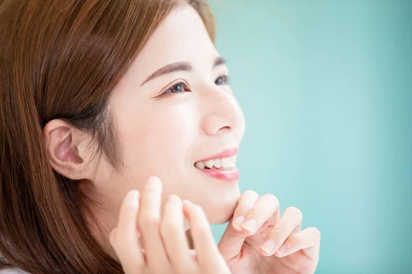 Asian girl with health skin — Stock Photo, Image