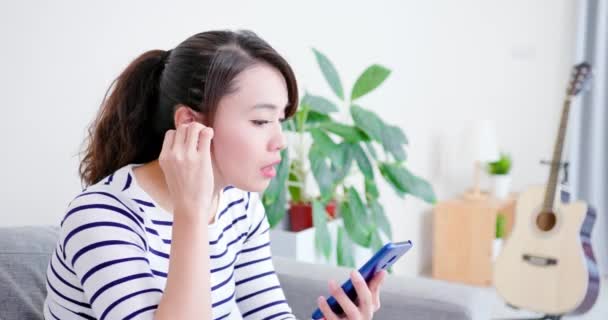 Asian Woman Wear Wireless Earbuds — Stock Video