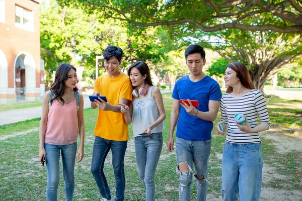 Happy Young Asian Teenagers Share Interesting App Smartphone Feel Very — Stock Photo, Image