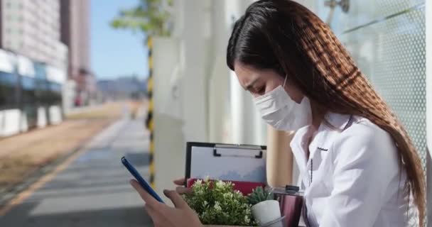 Asiática mujer siendo despedido — Vídeos de Stock