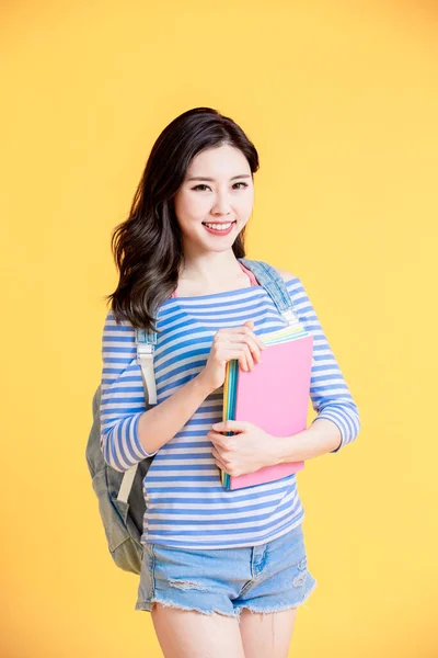 Asiatico Femmina Studente Sorriso Guardare Isolato Giallo Sfondo — Foto Stock