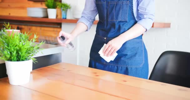 Toallitas desinfectan con alcohol en aerosol — Vídeos de Stock