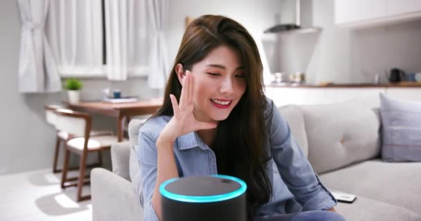 Smart AI konsep speaker — Stok Video