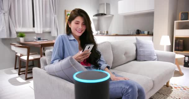 Smart AI speaker concept — Videoclip de stoc