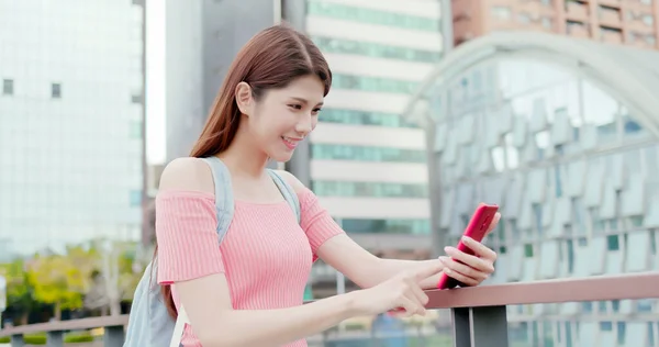 Asiático Mujer Uso Smartphone Aire Libre Taipei Ciudad — Foto de Stock