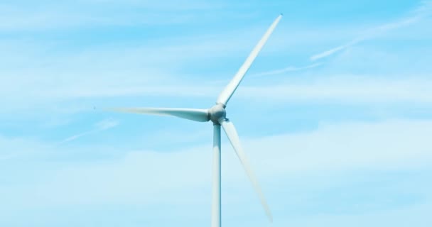 Elektrik gücü için rüzgar türbinleri — Stok video