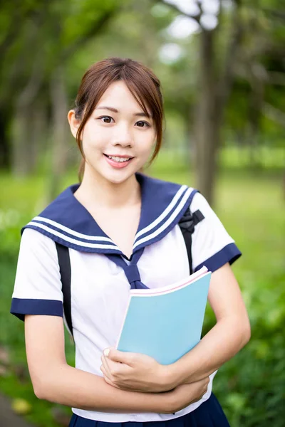 Aziatische Middelbare School Student Meisje Glimlach Naar Campus — Stockfoto