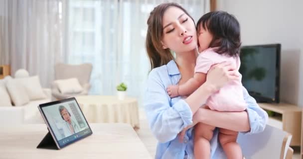 Conceito de telemedicina com tablet — Vídeo de Stock