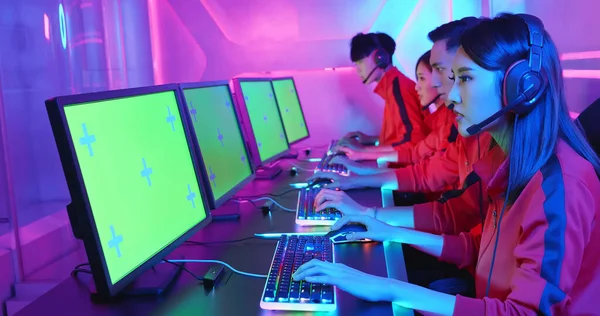 Équipe Joueurs Asiatiques Adolescents Cyber Sport Jouer Dans Jeu Vidéo — Photo