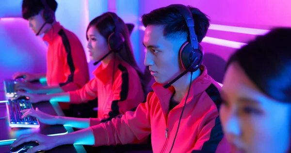 Nahaufnahme Panasiatischer Cyber Sport Spieler Team Spiel Beim Klicken Auf — Stockfoto