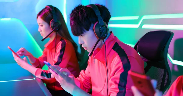 Équipe Joueurs Adolescents Asiatiques Cyber Sport Jouer Jeu Mobile Par — Photo