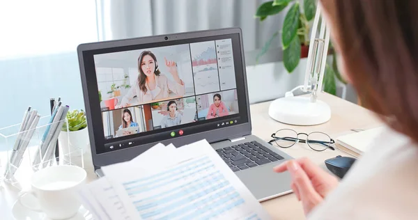 Concepto Teletrabajo Vista Posterior Mujer Asiática Utilizar Ordenador Portátil Para — Foto de Stock