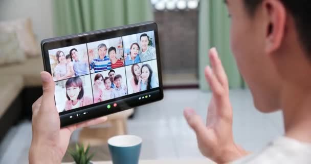 Persone hanno video chat felicemente — Video Stock