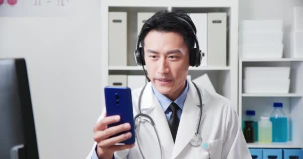 Concepto de telemedicina en smartphone — Vídeo de stock