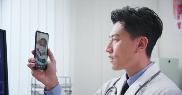 Concepto de telemedicina en smartphone — Vídeo de stock