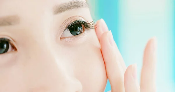 Close Beauty Asia Woman Touch Her Beautiful Health Eye — Stock Photo, Image