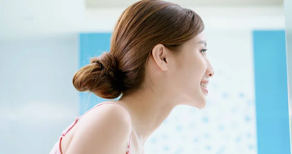 Schönheit Asiatische Frau Waschen Ihr Gesicht Die Morgen — Stockfoto