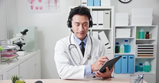 Concepto de telemedicina en webcam — Vídeo de stock