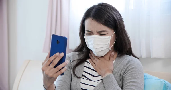 Telemedizin Konzept Asiatische Patientin Konsultiert Ihren Gesundheitszustand Vor Dem Handy — Stockfoto