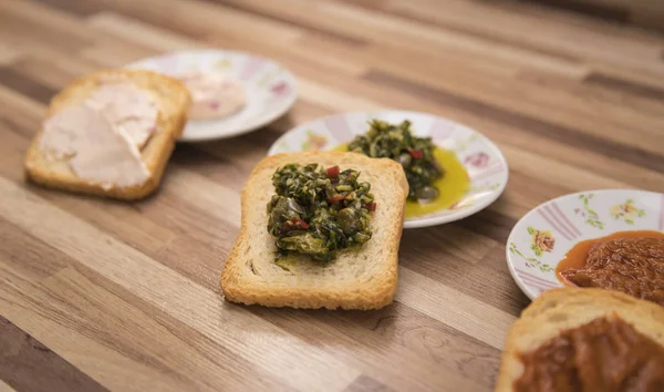 Pate ile tost servis