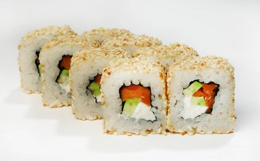 Rulo (somon, avokado, Philadelphia peynir, susam).