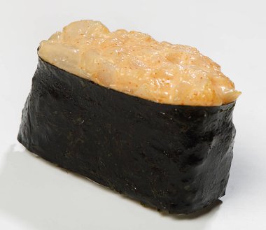 Baharat-suşi (baharat tarak), yakın çekim, beyaz arka plan.