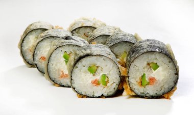 Sıcak rulo (somon, yılan balığı, Philadelphia peynir, avokado, Panko).