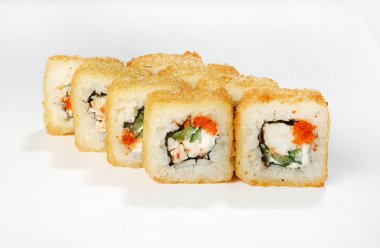 Sıcak (salatalık, masaga, karides, Parmesan peyniri ve Philadelphia rulo).